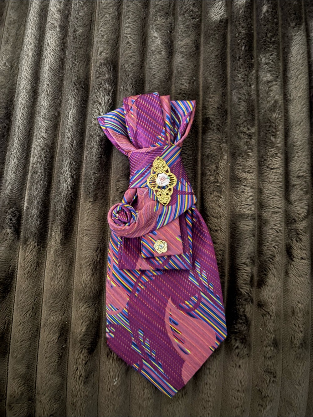 Females Purple Patterned Necktie with Decorative Gold Pins